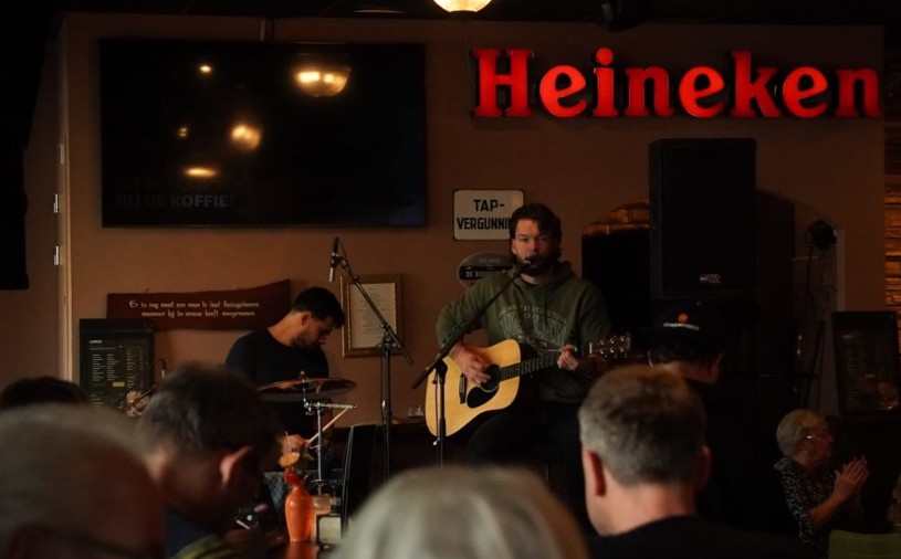 Niels Bonten performing live at Hulsman in 2025