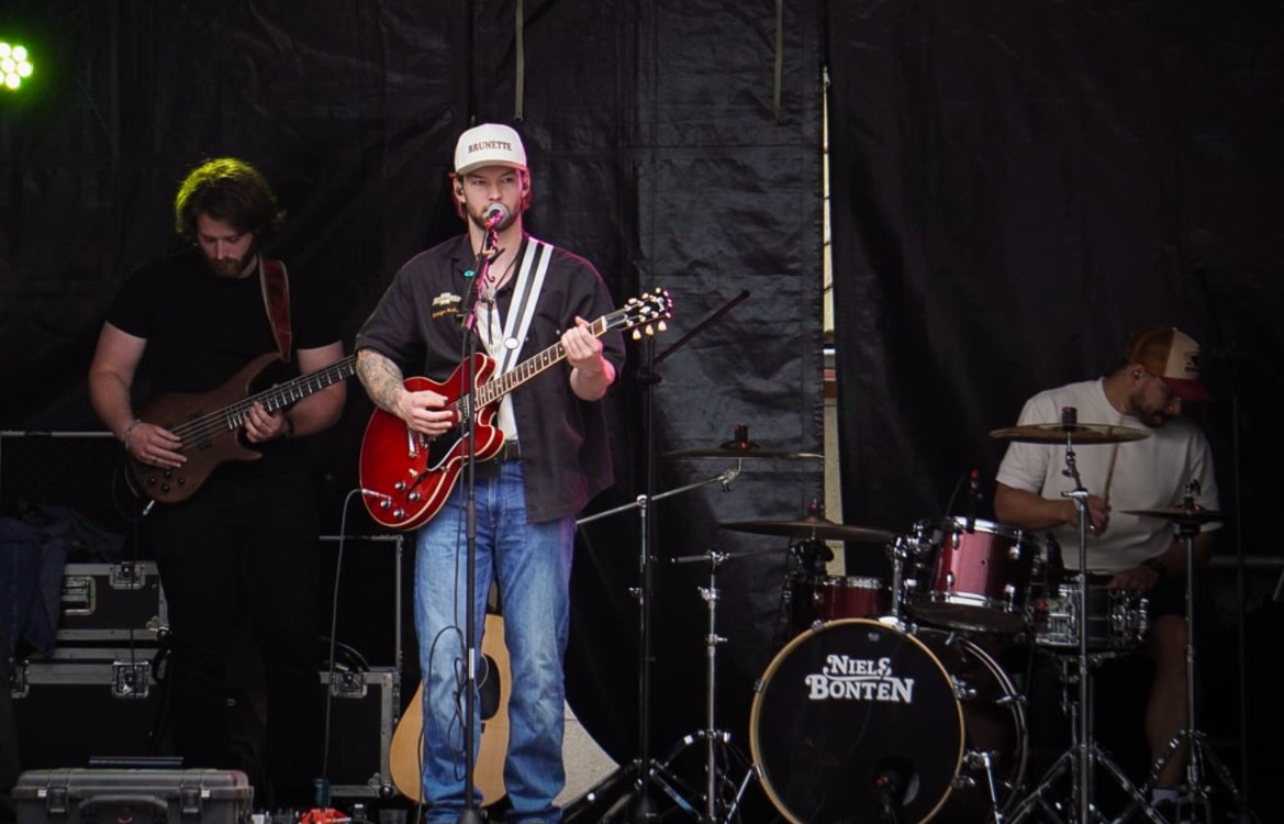 Niels Bonten Trio performing at MDWE Venray